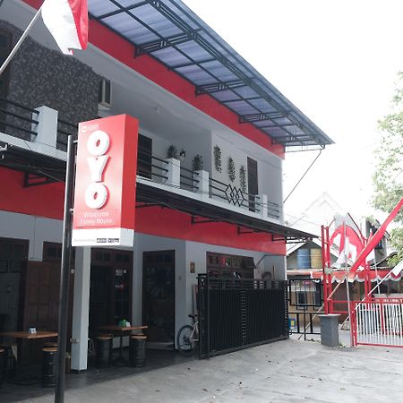 Oyo 1380 Velodrome Family House Syariah Hotel Malang Exterior photo